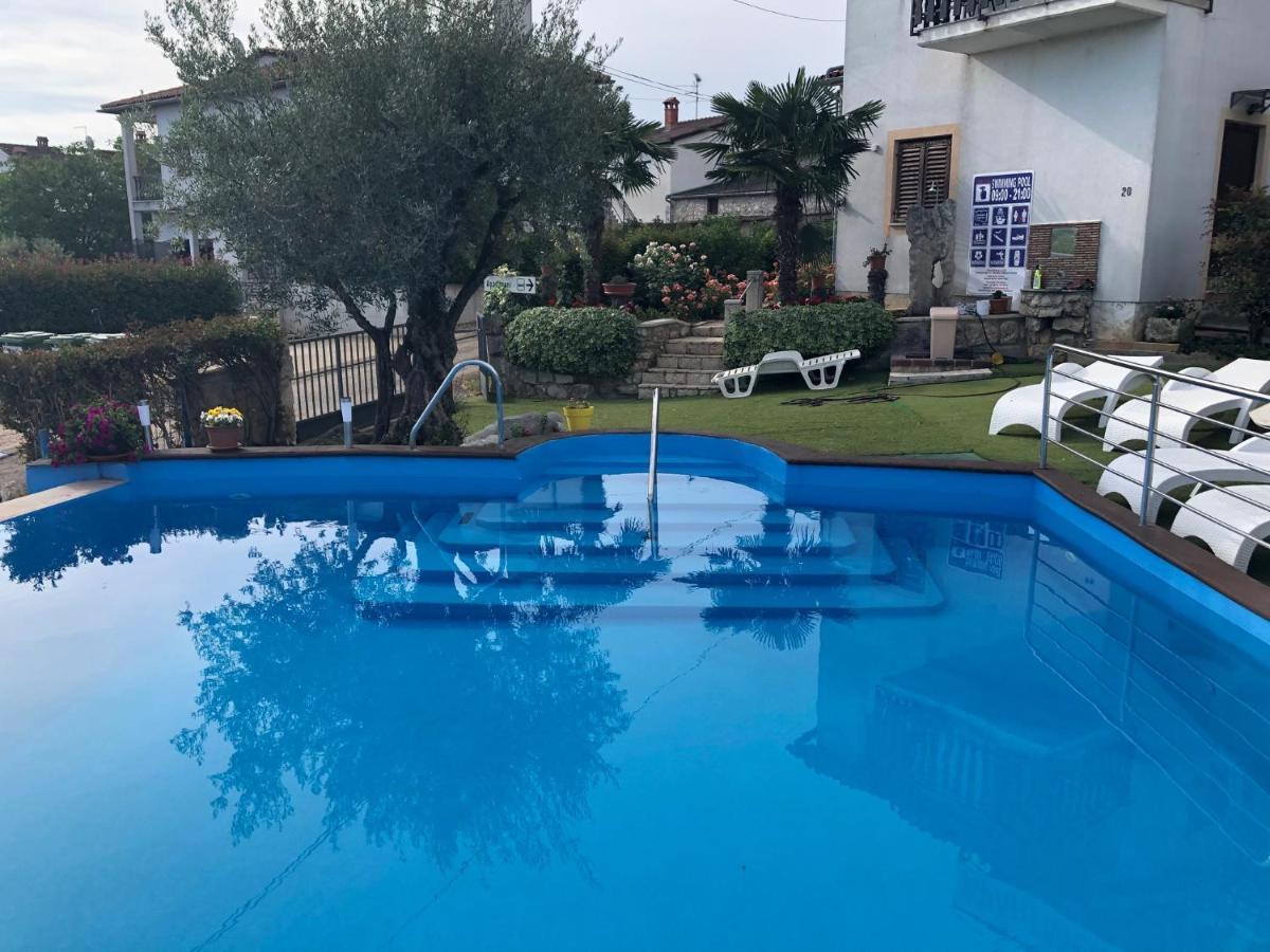 Apartmani Milokanovic Funtana Exterior foto
