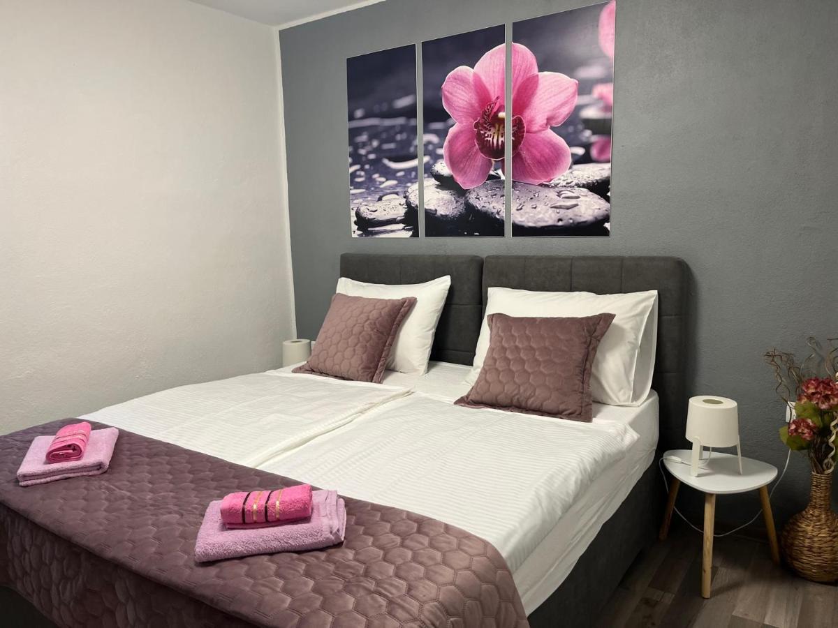 Apartmani Milokanovic Funtana Exterior foto