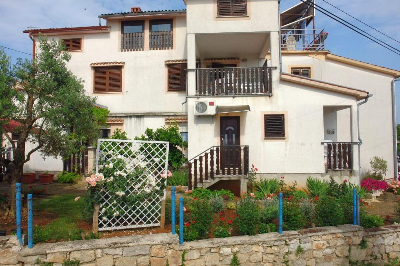 Apartmani Milokanovic Funtana Exterior foto