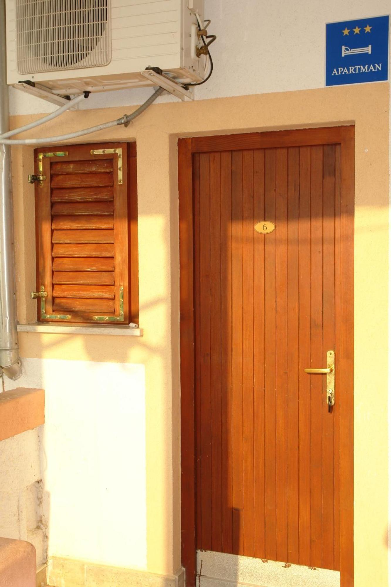 Apartmani Milokanovic Funtana Exterior foto